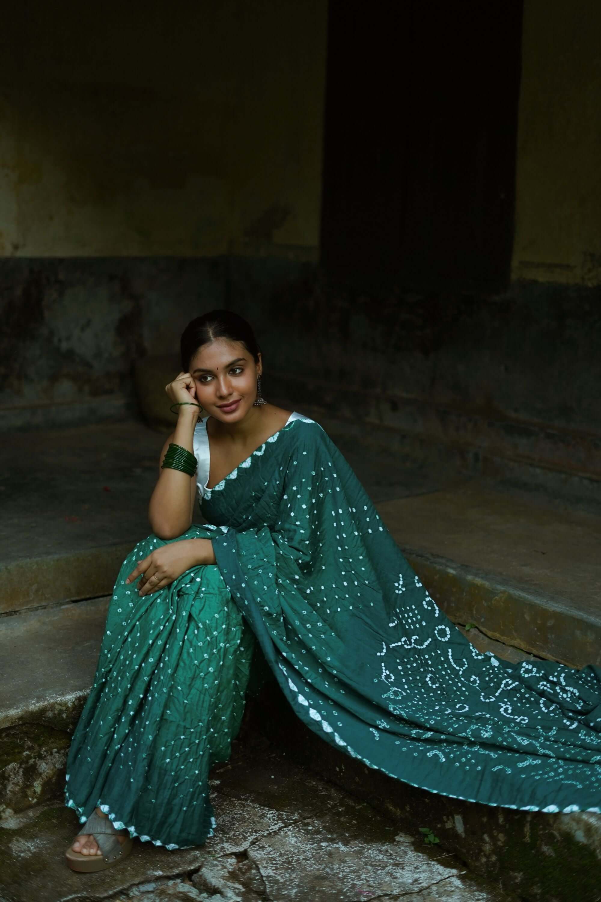 Boond - Bandhani green shaded Bandhani cotton saree